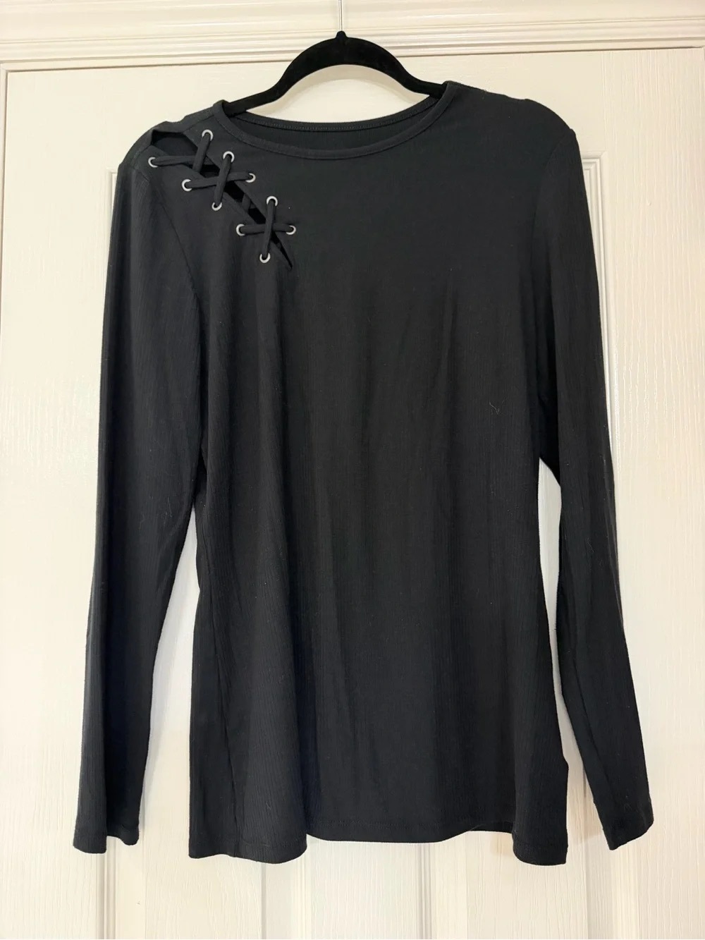 Women's Black Lace-Up Shoulder Long Sleeve Top